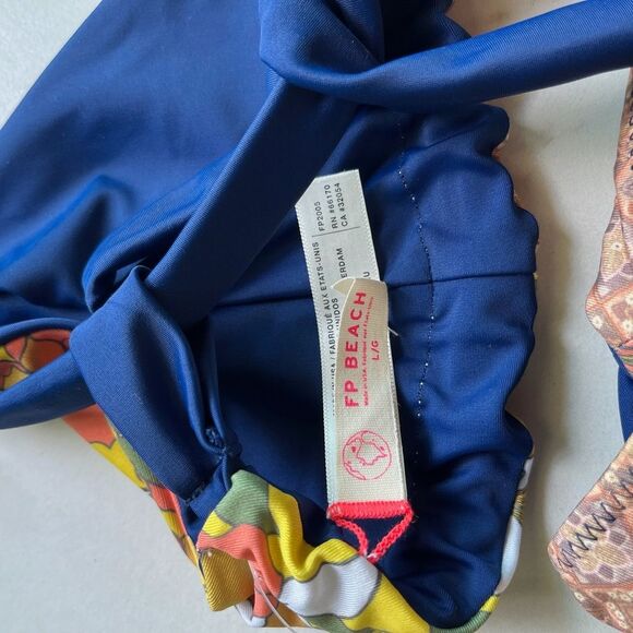 New free people free est reversible navy floral printed bikini set - Picture 4 of 6